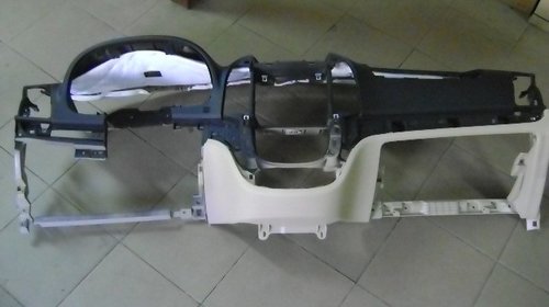 Plansa bord Hyundai Santa Fe CM ( culoare bej )( an 2005-2010 ) / Noua / Originala / 847102B000J9﻿