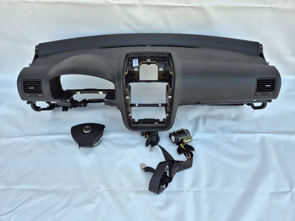 Plansa bord vw golf 5 originala - #1464076456