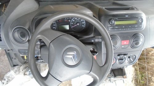 Plansa de bord cu airbag pasager si airbag volan Citroen Nemo din 2011