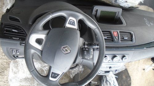 Plansa de bord cu airbag pasager si airbag volan Renault Megane 3 din 2010