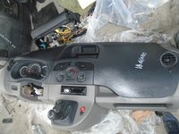 Plansa de bord cu airbag volan si airbag pasager Renault Kangoo din 2010