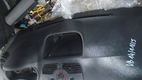 Plansa de bord cu airbag volan si airbag pasager Renault Kangoo din 2010