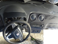 Plansa de bord Seat Ibiza din 2010 cu airbag volan si pasager