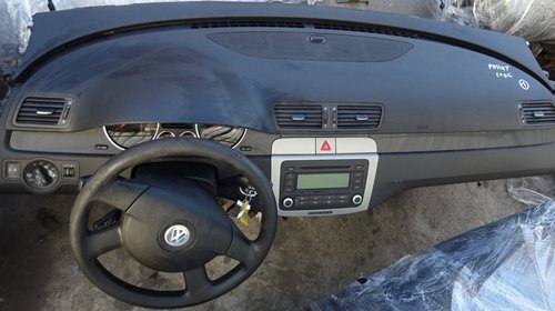 Plansa de bord Volkswagen Passat din 2008 cu airbag volan si pasager