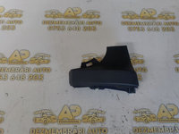 Plastic bord dreapta Renault Trafic 2.0 dCi cod: 683101125R