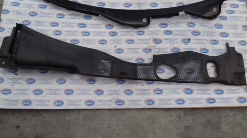 Plastic stergatoare si ornamente sub parbriz pentru Audi A4 2013