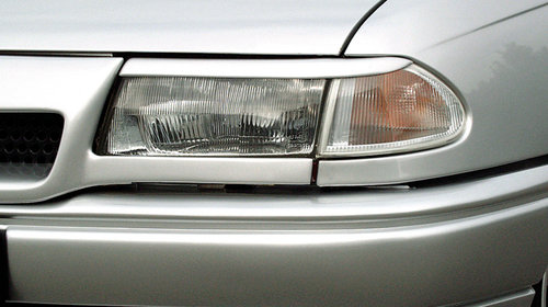 Pleoape faruri Opel Astra F SB037