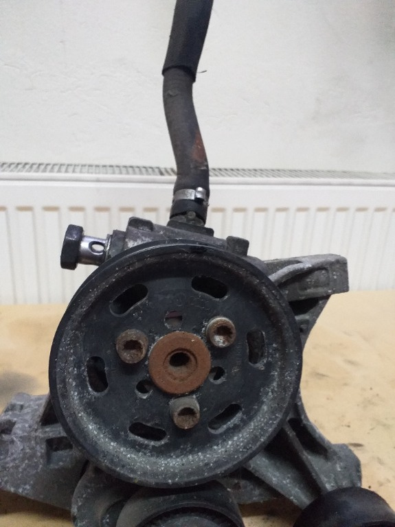 Pompă servo Audi A4 B7 2.0tdi 140 CP cod motor BRE