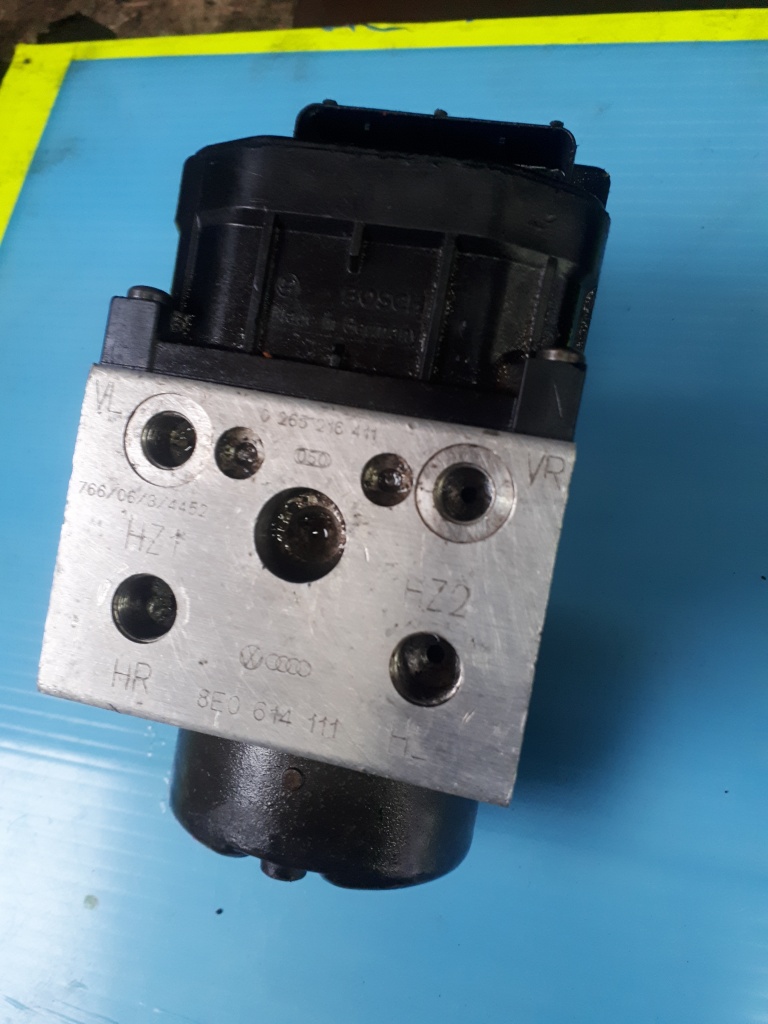 Pompa Abs A4 B5,A6,Passat B5 cu codul 8E0614111 0265216411