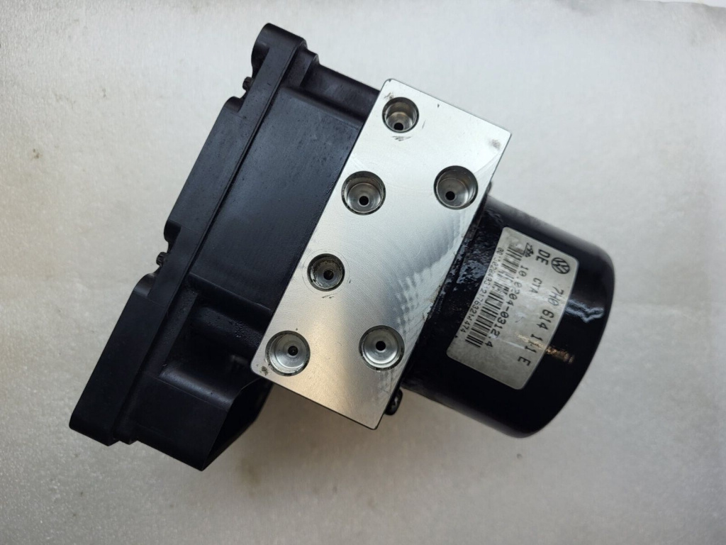 Pompa ABS VW Multivan V 2004/07-2009/11 2.5 TDI 4motion 128KW 174CP Cod 7H0614111E