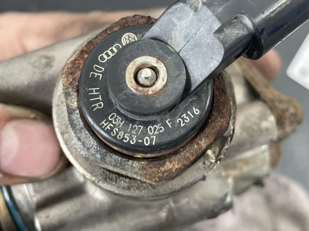 Pompa de injectie inalte VW Passat B7 3.