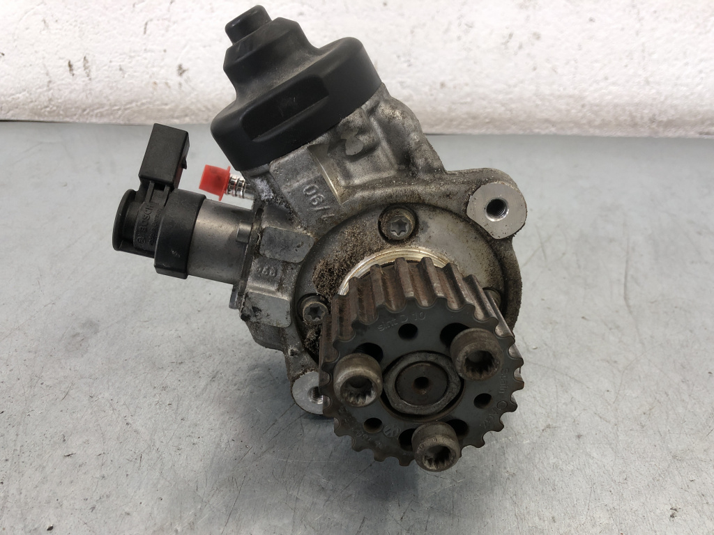 Pompa de injectie inalte VW Passat B7 Variant 2.0 TDI manual 140 CP sedan 2012 (03L130755L)