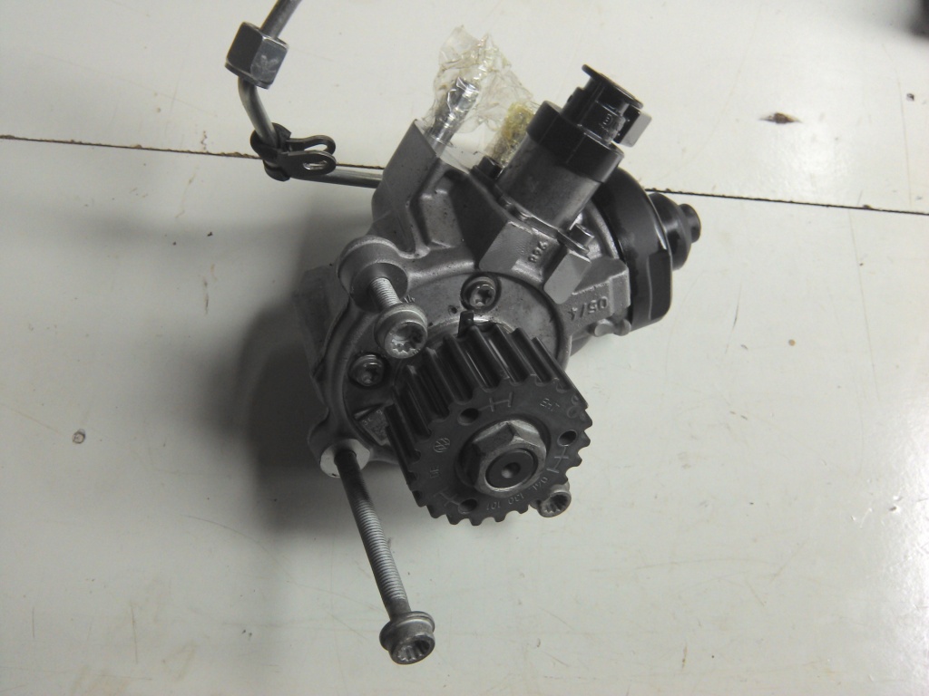 Pompa inalta Audi A3 1.6 TDI Cod motor CLHA Cod piesa 0445010537