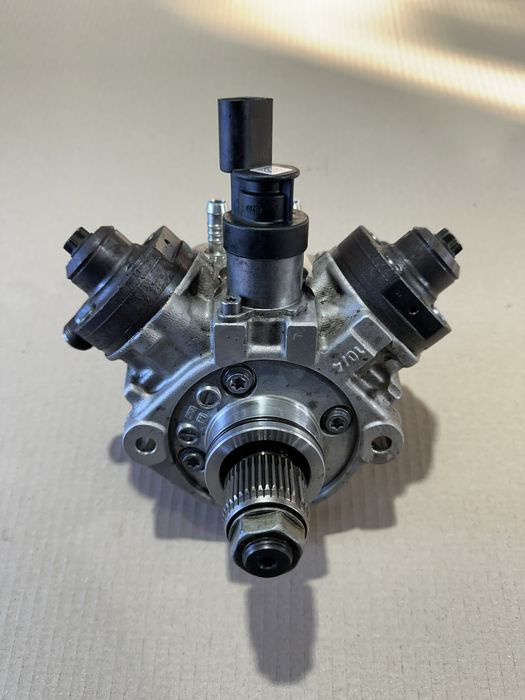 Pompa inalta Audi A4 A5 A6 A7 A8 Q5 Q7 : 059130755
