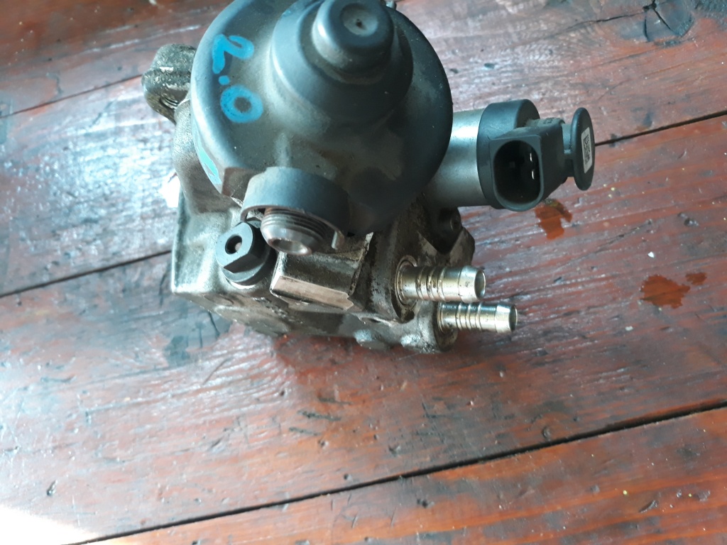 Pompa inalta Audi A4 B8 2.0 TDI motor CA
