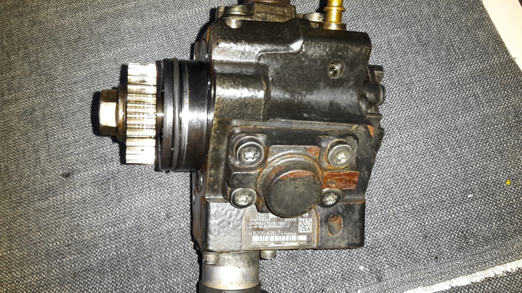 Pompa inalta presiune Nissan Qashqai 2.0 DCI cod 0445010223