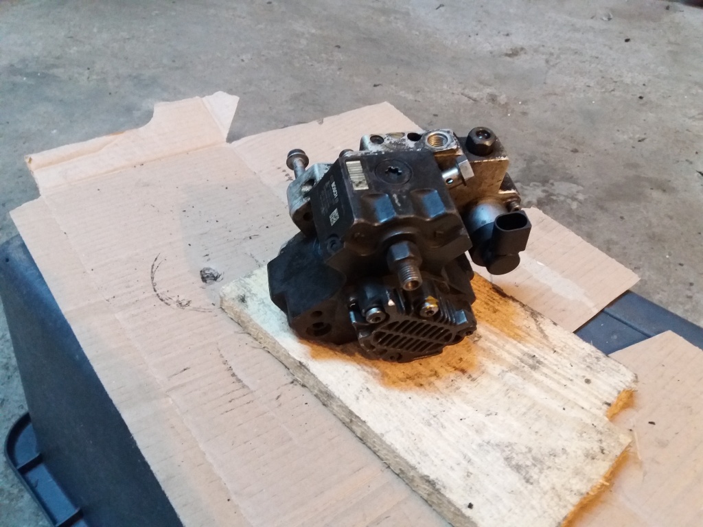 Pompa inalta VW Crafter 2.5 TDI cod 0445