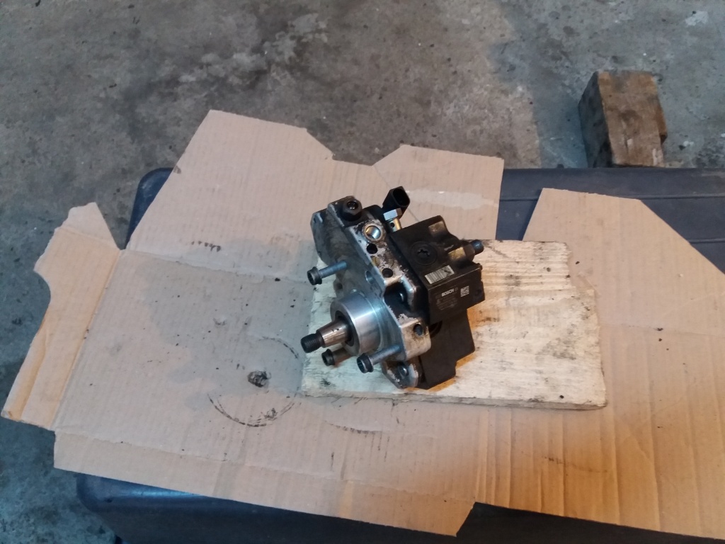 Pompa inalta VW Crafter 2.5 TDI cod 0445