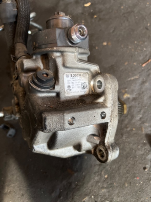 Pompa inalte Audi A4, A5, A6, A7, A8 4H, Q7 , Touareg, Cayenne 3,0TDI COD: 0445010642
