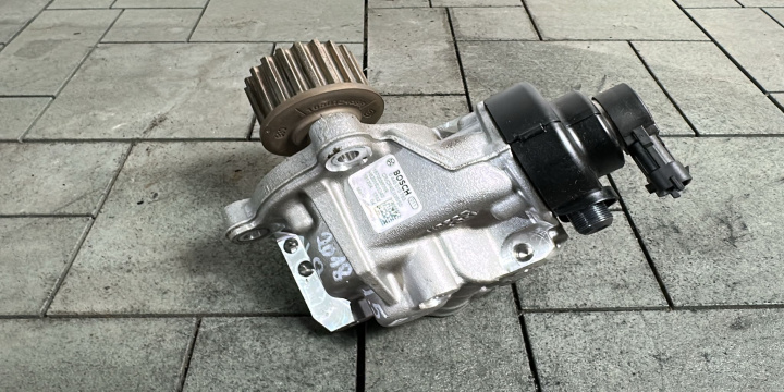 Pompa inalte/ injectie Cod: H8201636340 / 167003606R / 0445010763 Nissan Qashqai 2 J11 [2013 - 2020] Crossover 1.5 dCi MT (110 hp)