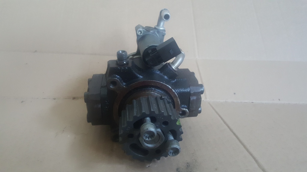 Pompa injectie 1.6 cay tdi cod 03L130755