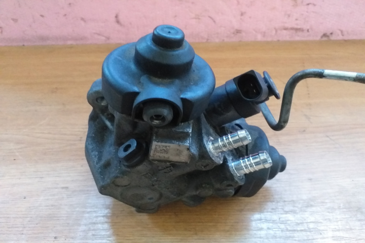 Pompa injectie A4 B8 A5 A6 Q5 Q7 0445010