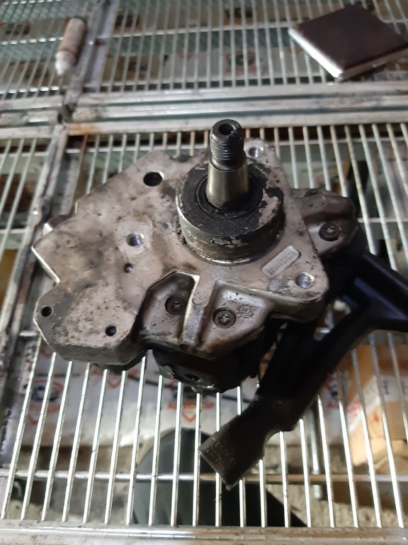 Pompa Injectie AUDI A8 D3 (4E8) 3.0 TDI quattro AN 2003-2010 233 CP COD 0445010125