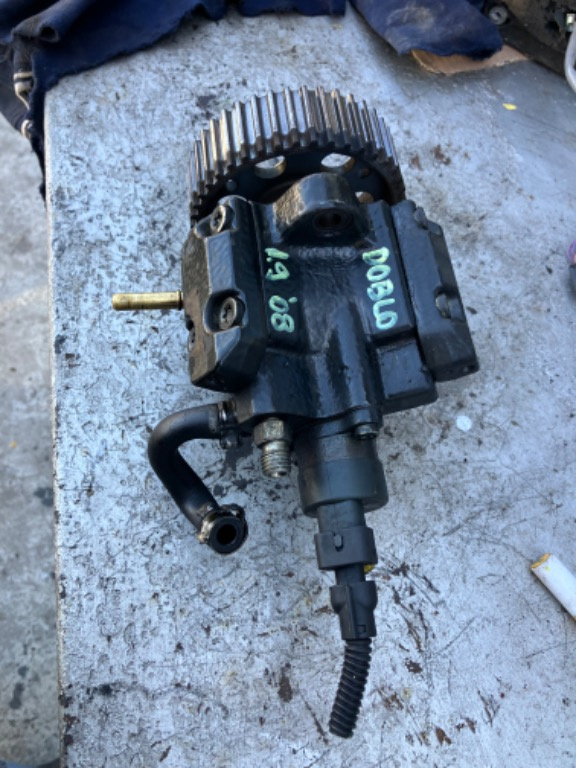 Pompa injectie Fiat Doblo 1.9 jtd cod 0445010071