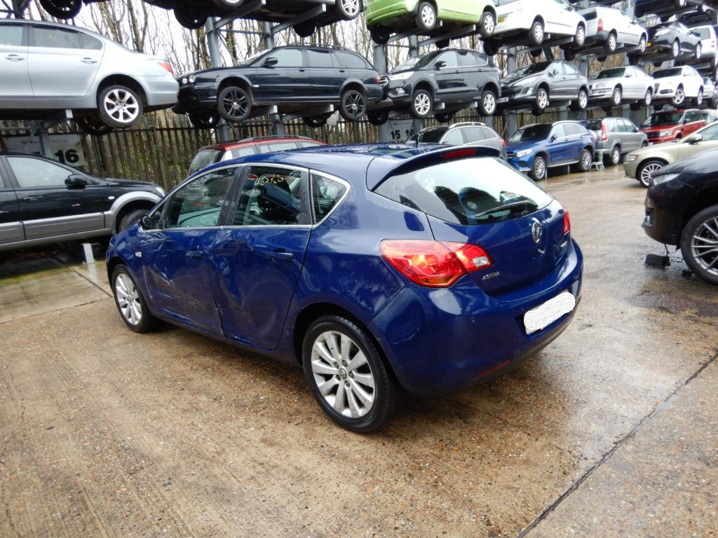 Pompa injectie Opel Astra J 2012 Hatchba
