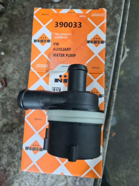 Pompa nou NRF cod 390033 ,echivalenta cod original 6R0965561A