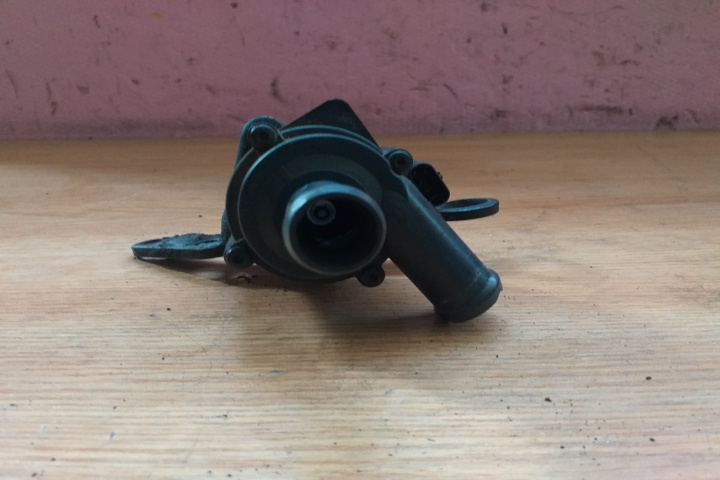 Pompa recirculare apa 059121004F A4 A5 A6 05912100
