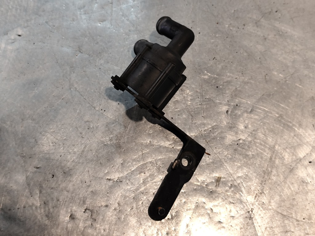 Pompa recirculare apa cod 5N0965561, VW Beetle (5C