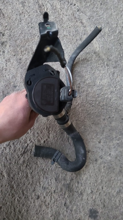 Pompa recirculare apa Mercedes C Class C 200 1.6 CDI A2118350028
