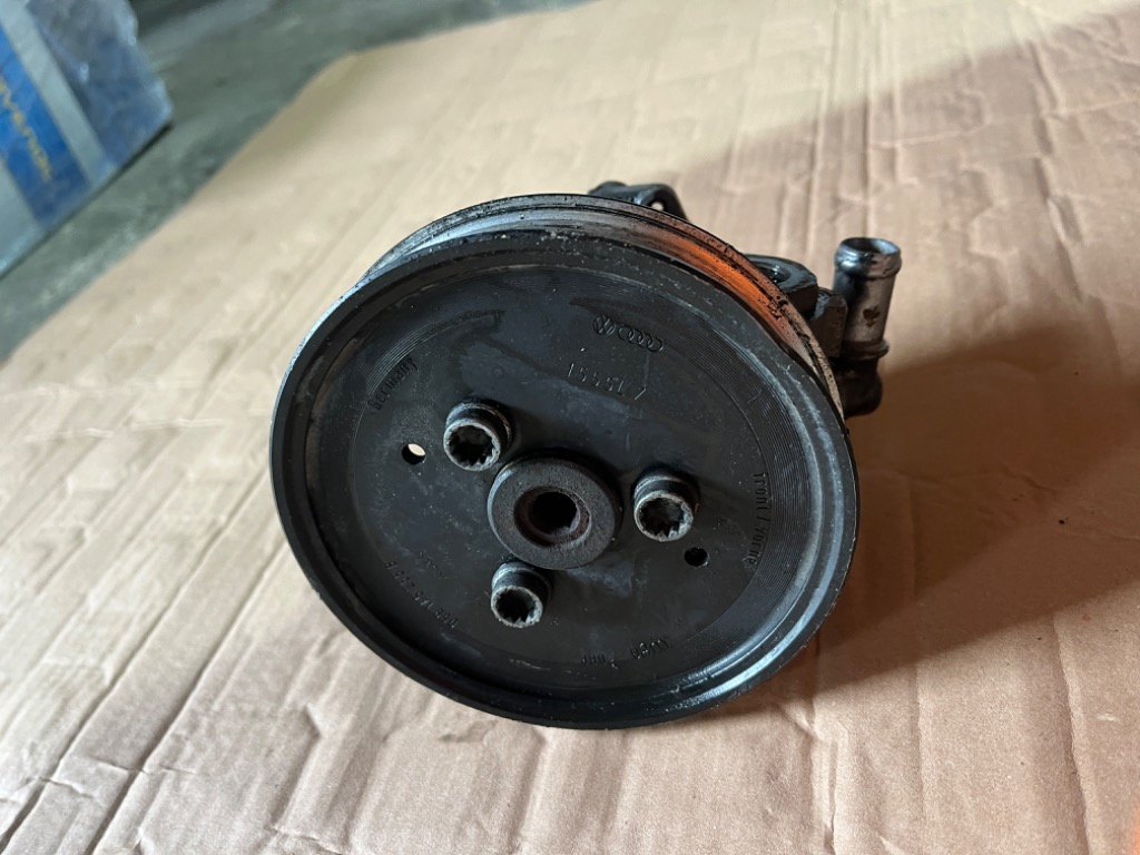 Pompa Servodirecție Audi Q7 3.0 BUG 4F0