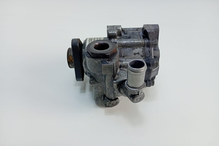 Pompa servodirectie 4F0145155A Audi A8 D