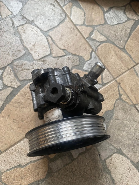 Pompa servodirectie Audi A4 B7 2.0 TDI 170 cp BRD 