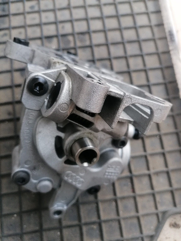 POMPA ULEI AUDI A4 A6 A7 A8 Q5 Q7 3.0 V6
