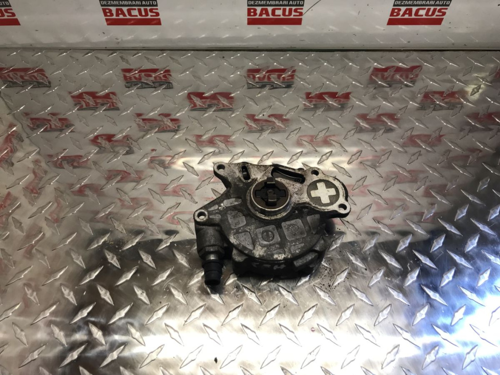 Pompa Vacuum Audi A4 B8 / A5 Q5 / Passat B7 2.0 TDI Cod : 03L145100