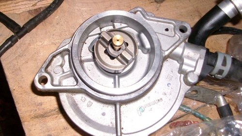 Pompa vacuum Audi A6 3.0 tdi cod 057145100AE 057 145 100 AE