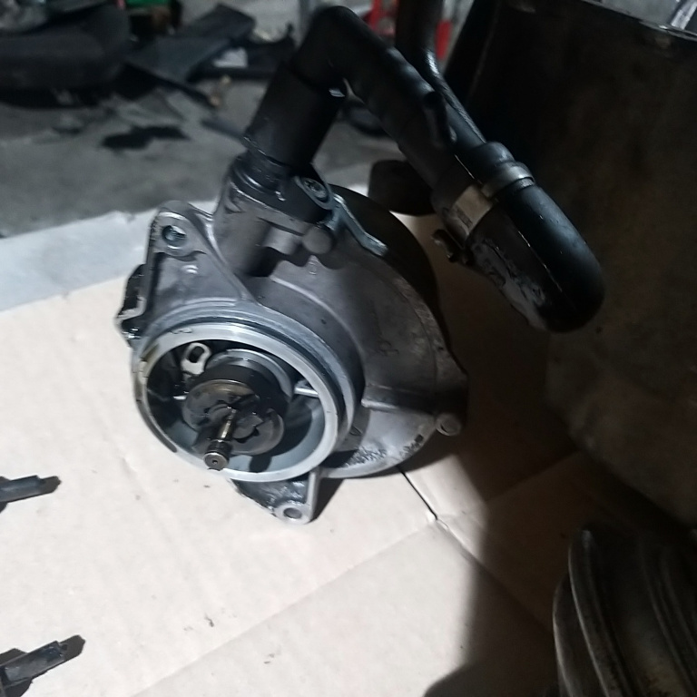 Pompa vacuum motor cod BUG Audi Q7 4L 3.