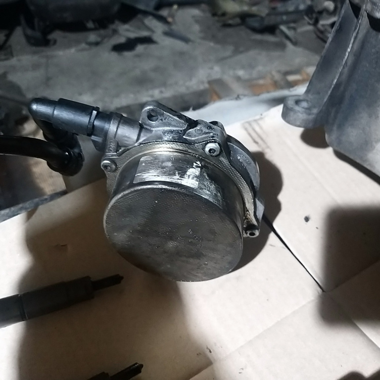 Pompa vacuum motor cod BUG Audi Q7 4L 3.0 tdi diesel 233cp 2007