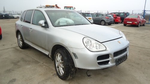 Porsche Cayenne din 2004, 4.5 b v8