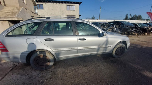 Portiere Mercedes C Class S203 an 2003 culoar