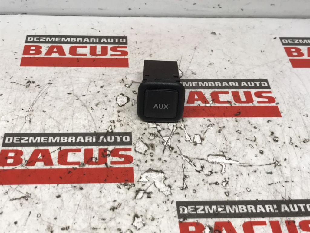 PRIZA AUX Audi A1, A3, A4, A5, TT, RS5, RS7, Q3, Q5, COD- 8J0035475