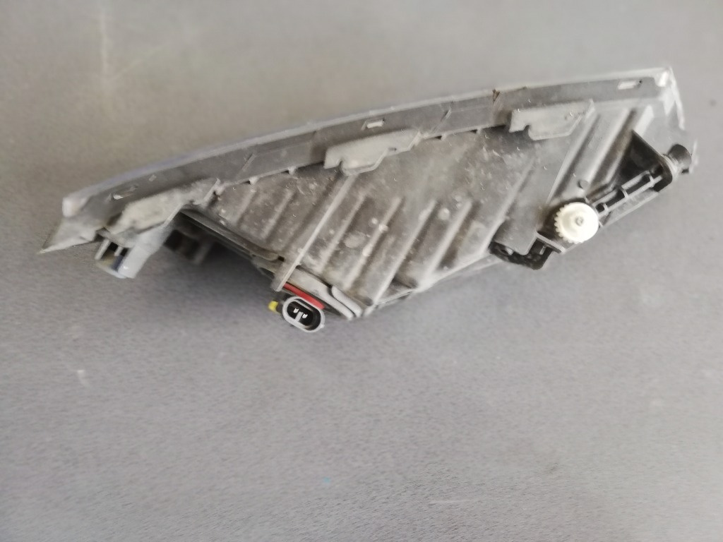 Proiector ceata dreapta Skoda Superb 3 3