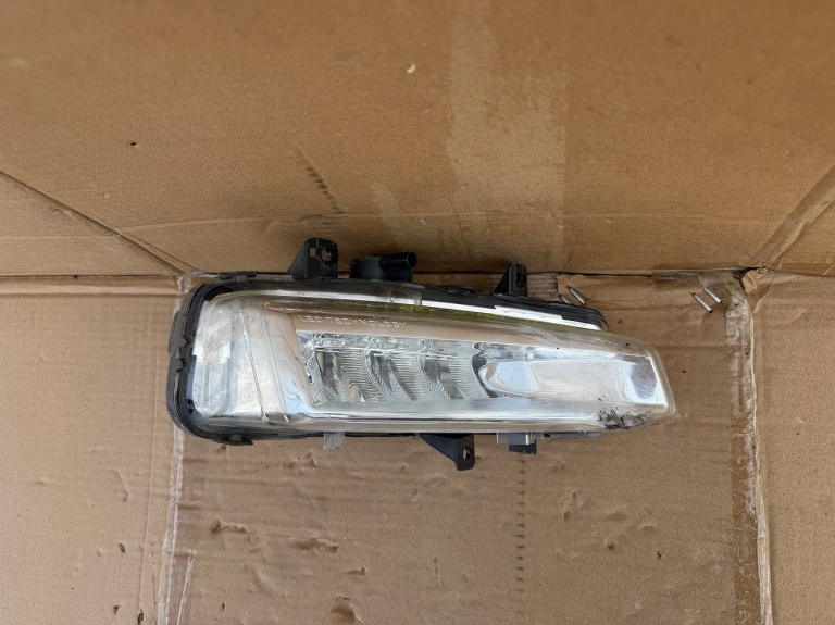 Proiector dreapta Land Rover Range Rover Discovery Sport 2014/2015/2016/2017/2018/2019