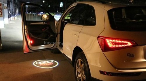Proiector laser cu logo Audi pentru iluminat sub portiera