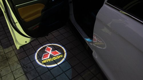 Proiector laser cu logo/marca Mitsubishi pent