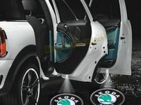 Proiector laser cu logo/marca Skoda pentru iluminat sub usa