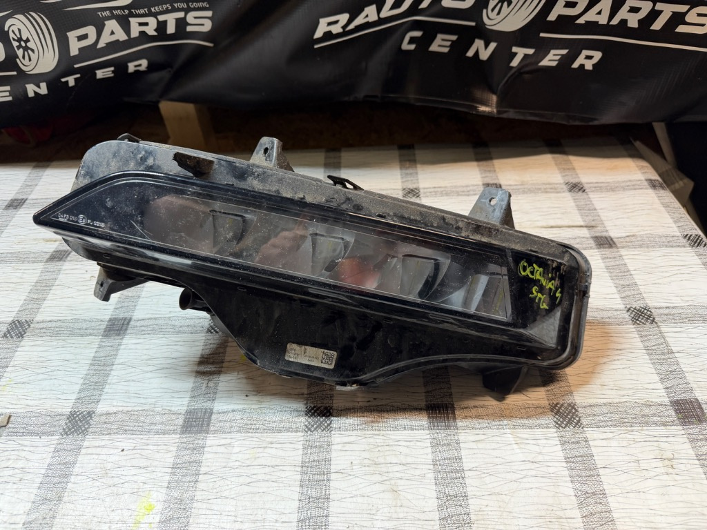 Proiector stanga / DRL stanga Skoda Octavia 4 2020/2021/2022/2023/2024